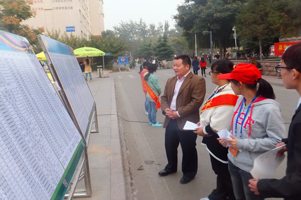 龙书记进行慰问