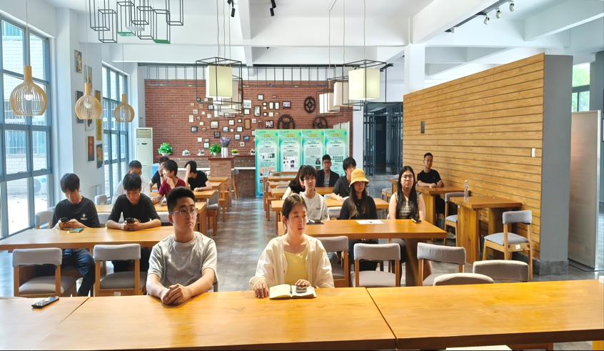 “创客 +”孵化基地在孵项目成果汇报：检验成果，...