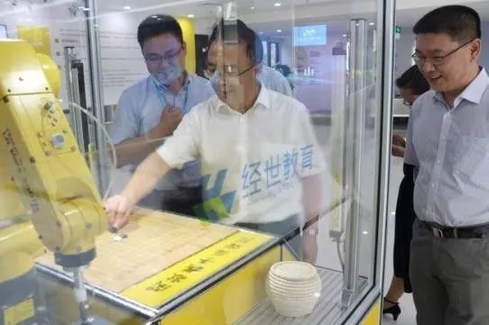 山东英才学院领导莅临华晟经世研讨智慧学习工场创新发